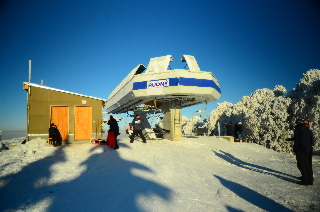 Skilifte Telnice – Die Bergstation des Sesselliftes Rudny im Erzgebirge, modernste Technik