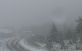 Schneefall auf Keilberg, Winter komt, is around the Corner, Schneefall auf Webcam, Bild von Schnee und einer Strasse, Klnovec, höchster Berg im Erzgebirge