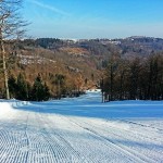 Frühlingsskifahren, Pisten weiß, Rest schön Grün, Piste frisch gewalzt, Altenberg geschlossen