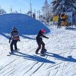 Snowboard und Schnee