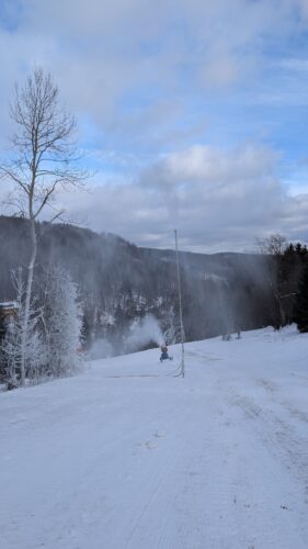 Beschneiung, Winter in Telnice, Bereit für Ski 