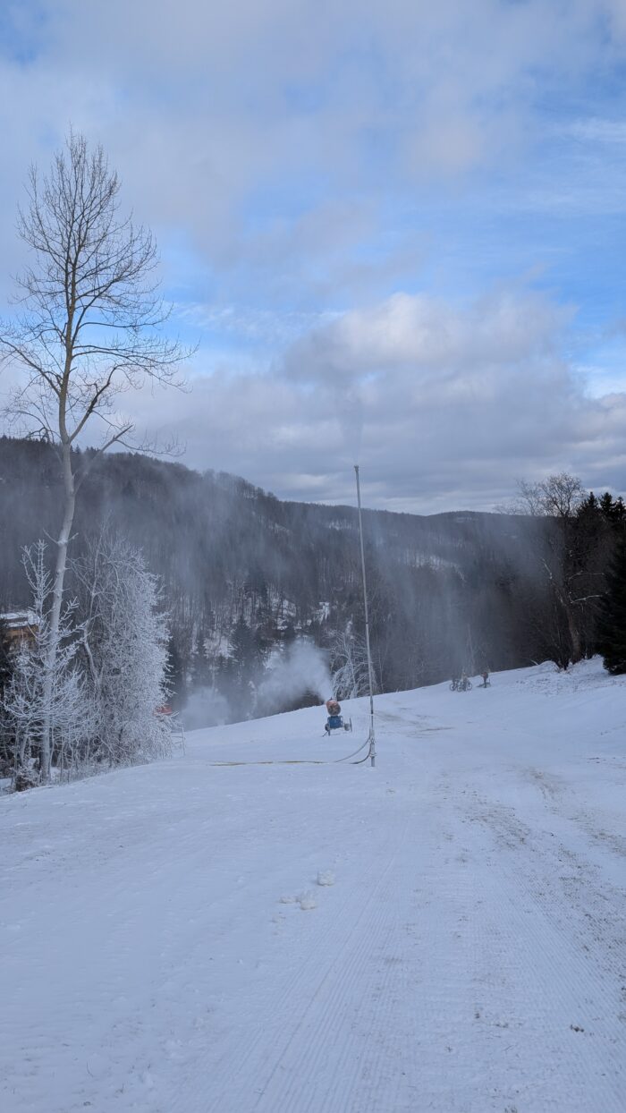 Beschneiung, Winter in Telnice, Bereit für Ski